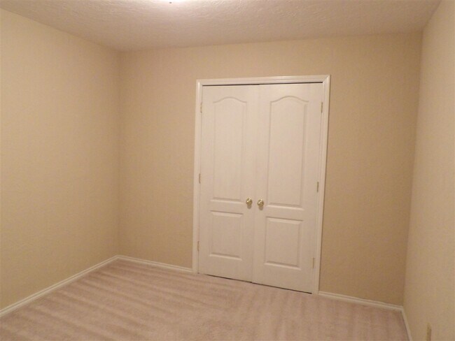 Building Photo - 6742 Willow Wood Loop