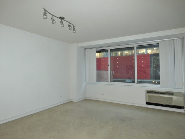 Building Photo - 211 E Ohio St