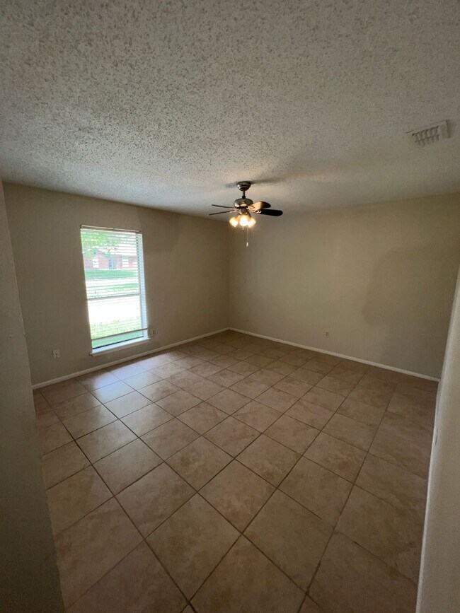 Building Photo - 4929 High Meadow Dr