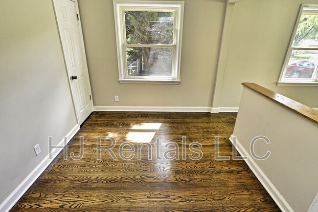 Building Photo - 9650 Cutler Dr