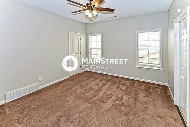 Building Photo - 3 Bedroom Pet-Friendly Home in Memphis, TN with Main Street Renewal