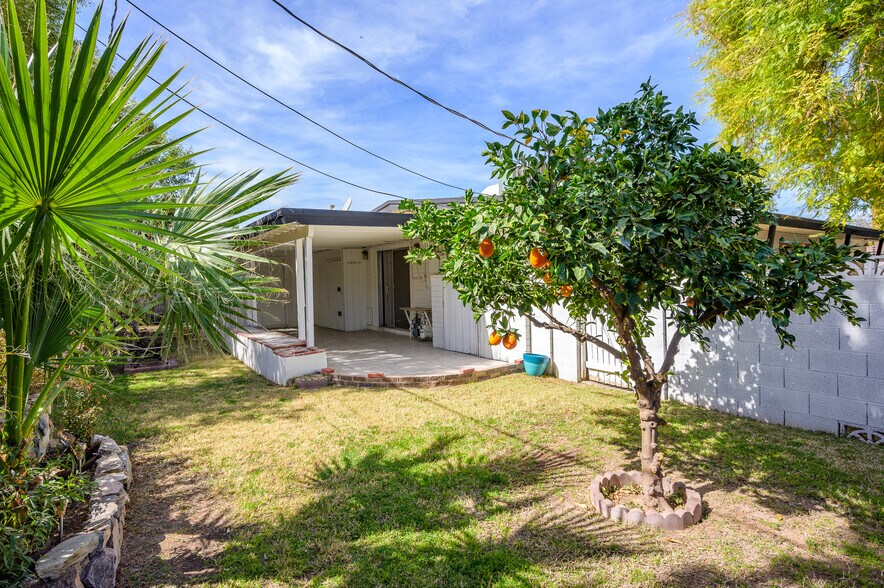 Private Back Yard 3 - 1809 E Colter St