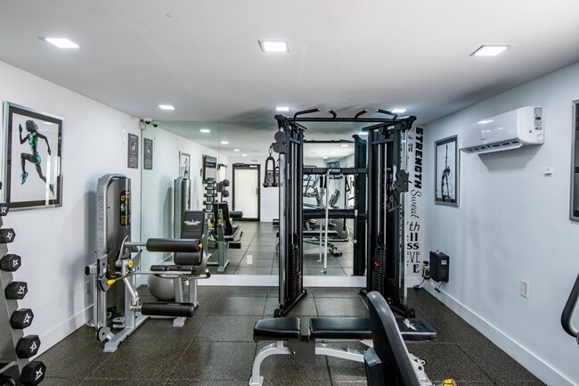 Building Photo - Legacy at Pinecrest