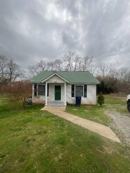 Primary Photo - 107 Westover Dr