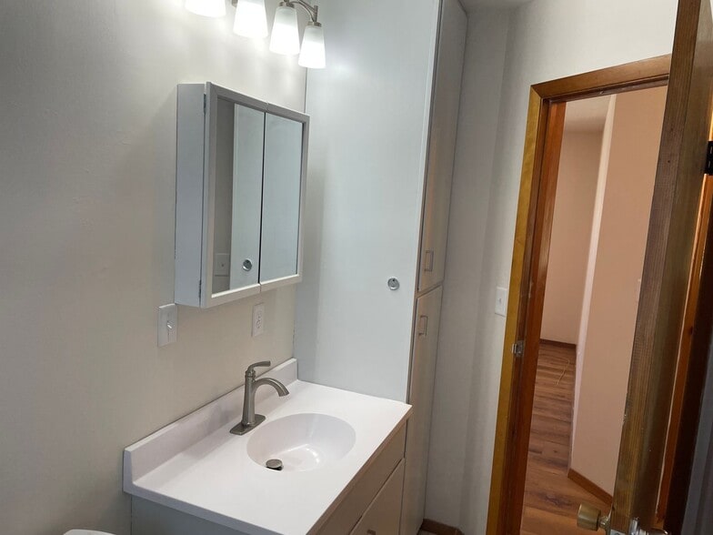 Building Photo - 308 S Main St