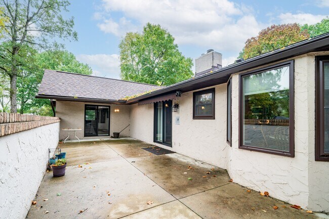 Building Photo - 750 Willow Bend Ln