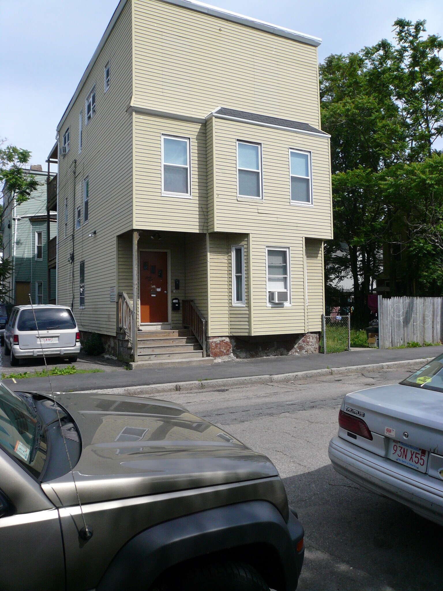 Building Photo - 65 Everett St