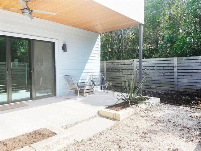 Building Photo - 2101 Montopolis Dr