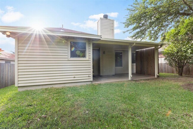 Building Photo - 13806 Greinert Dr