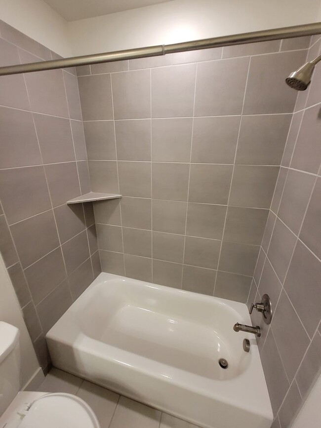 Building Photo - 2 Weeks Free Rent in May! West Haven 3 bed...