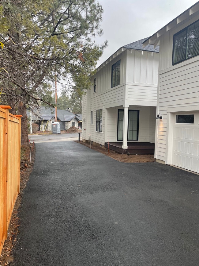 Building Photo - 1757 NW Steidl Rd