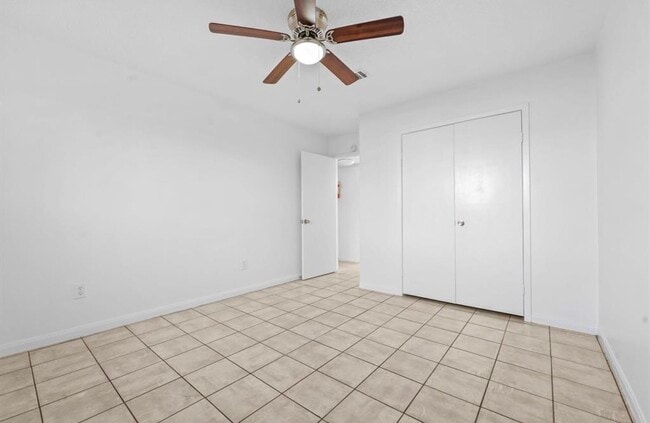 Building Photo - 3428 Lantern Ln