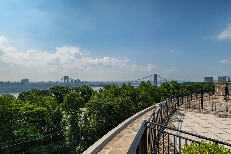 Roof Views - 2400 Hudson Ter