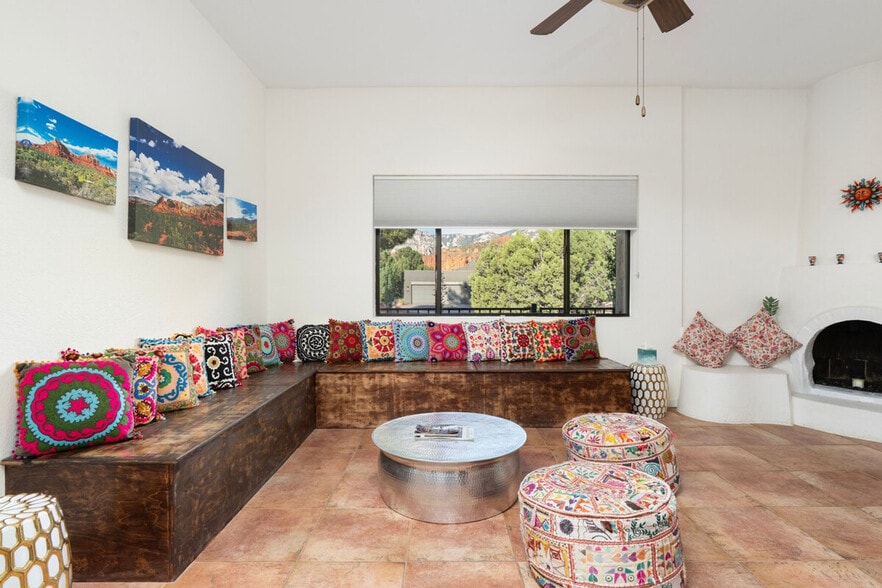 Building Photo - 228 Caballo Dr