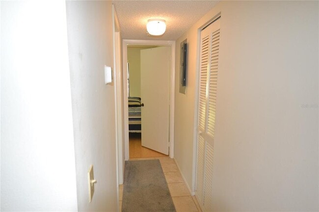 Building Photo - 336 Woodlake Wynde