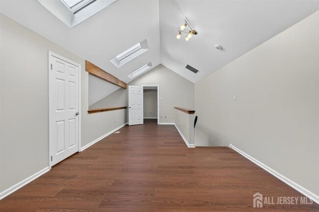 Building Photo - 94 Beverly Hl Ter