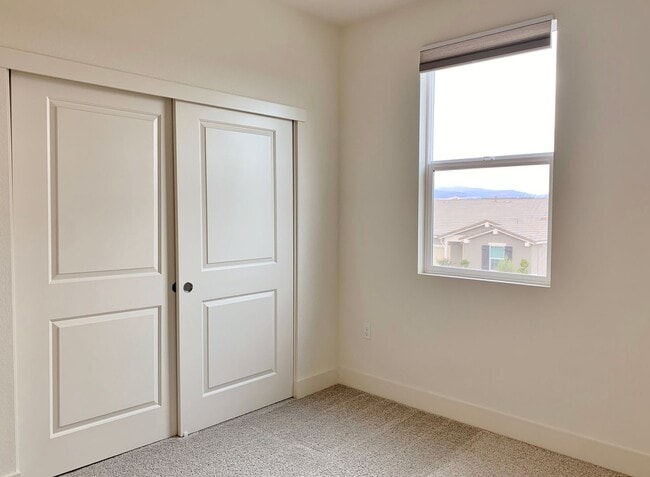 Building Photo - 4 Bedroom Home in Hollister