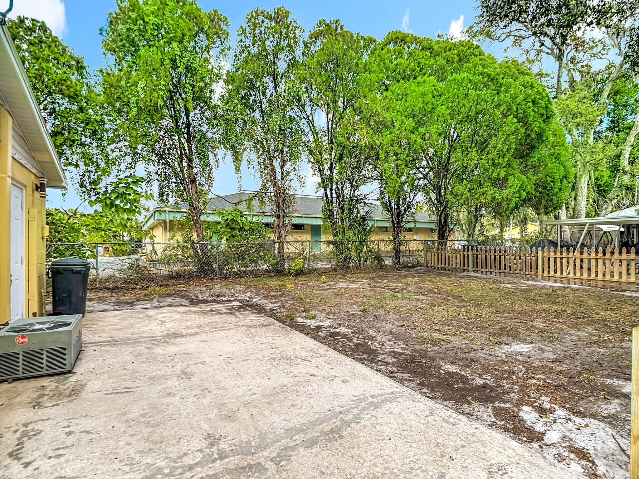 Building Photo - 5711 Pine St