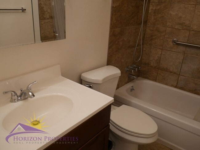 Building Photo - Cozy 2 Bed 1 Bath 897 Sq. Ft. Sacramento C...