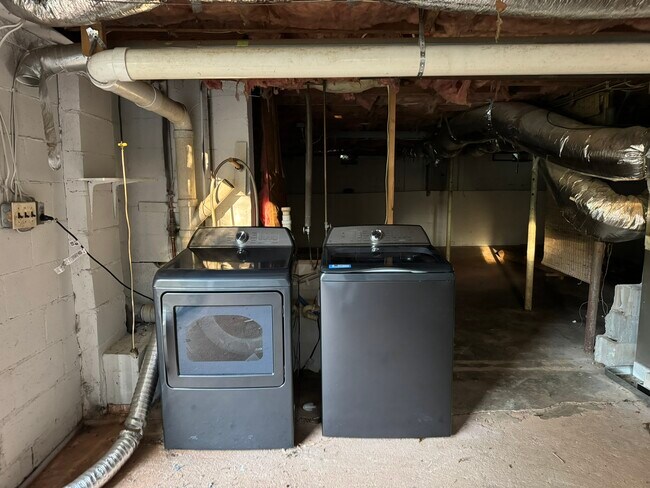 Building Photo - 3494 Maryvale Dr