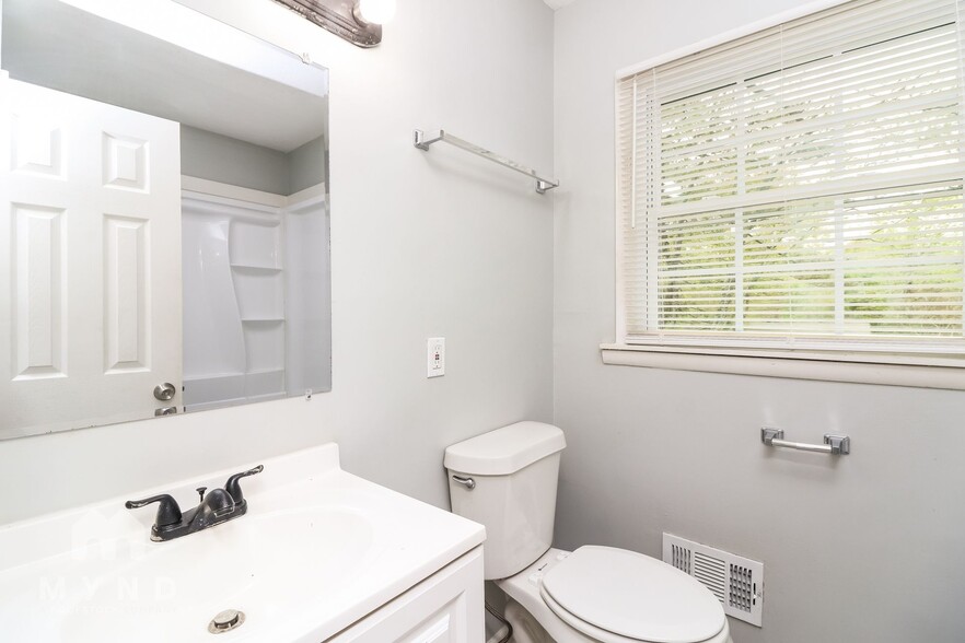 Building Photo - 4262 Cottage Ln