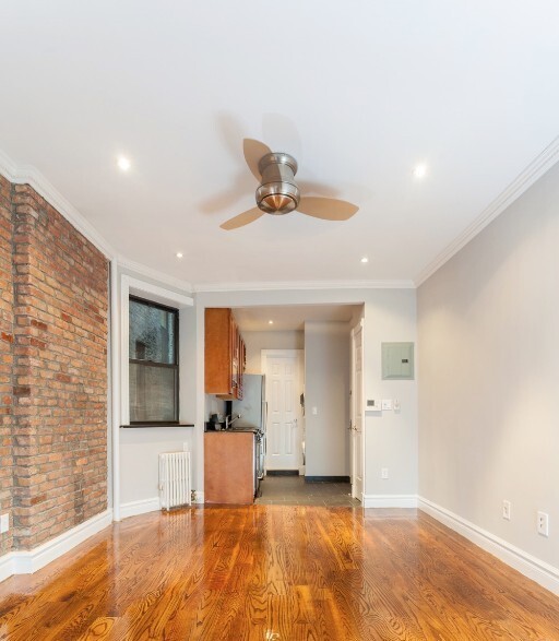 Building Photo - 380 E 10th St