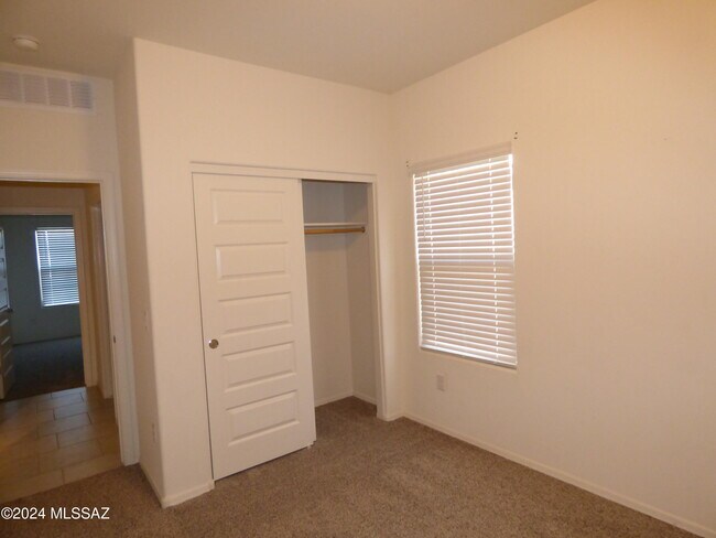 Building Photo - 10208 N Crooked Peak Trail