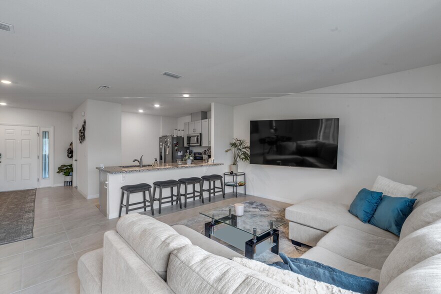 Building Photo - 2724 Silver Canoe Dr