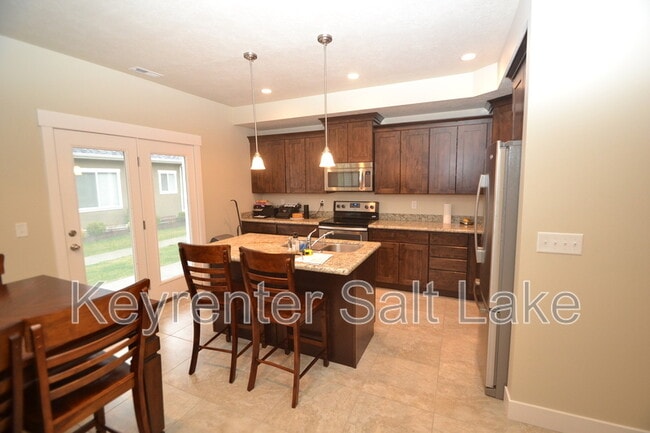 Building Photo - 1867 Trail Heights Dr