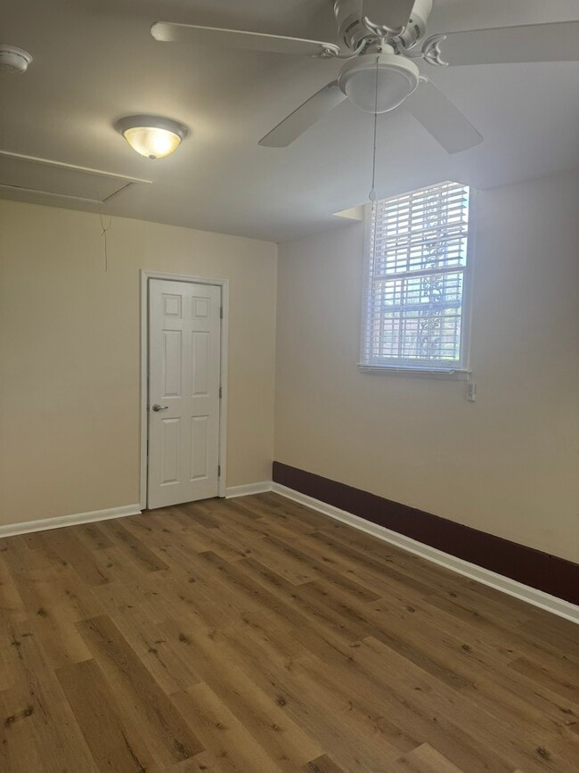 Building Photo - 3004 Lytle Dr