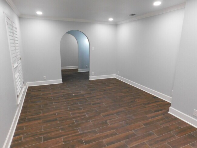 Building Photo - 3606 Lakefield St