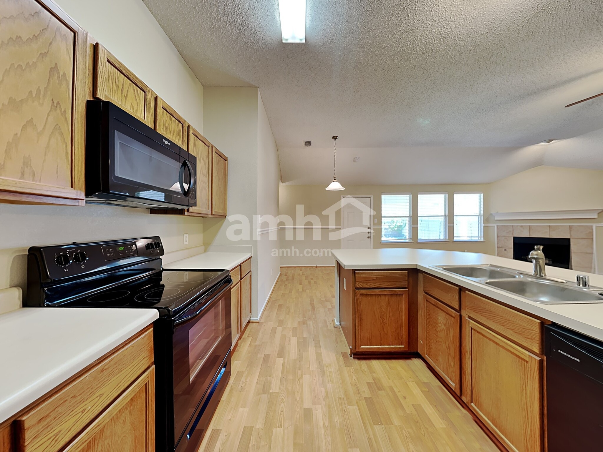 Building Photo - 517 Pinto Ln