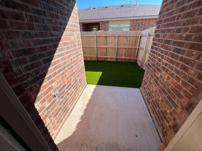 Building Photo - NEW 3 Bedroom In Harvest Development In Wo...