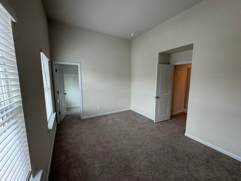 Building Photo - 1129 Georgian Point Dr