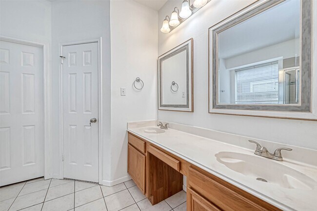 Building Photo - 17935 Western Pass Ln