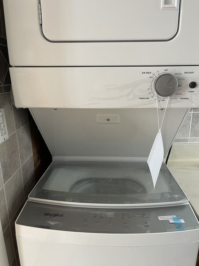 Building Photo - 3127 18th Ave S