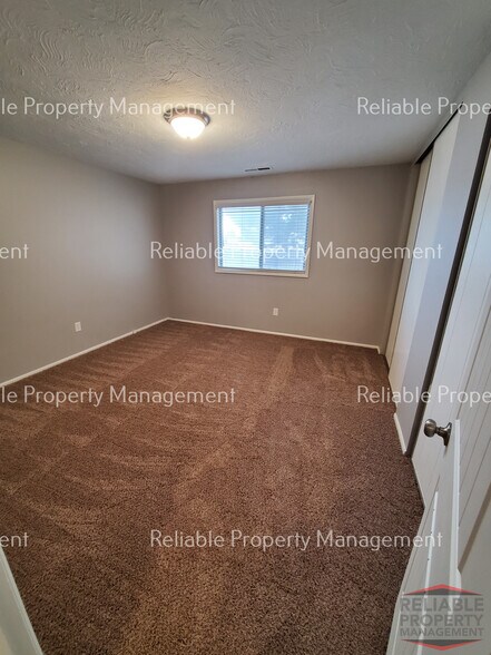 Building Photo - 209 S Adam Ln