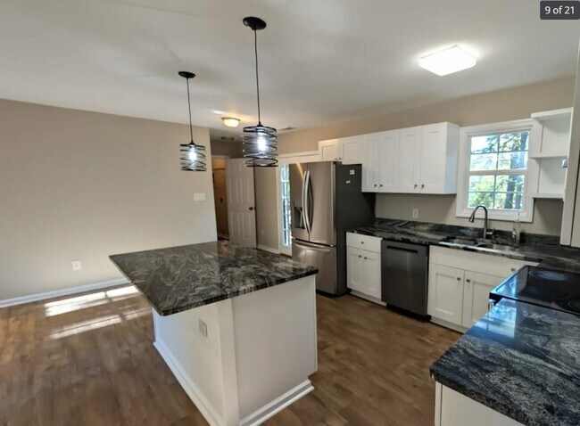 Building Photo - 537 Eastside Dr