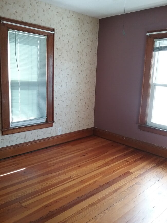 Bedroom, good-sized - 931 Westcott St