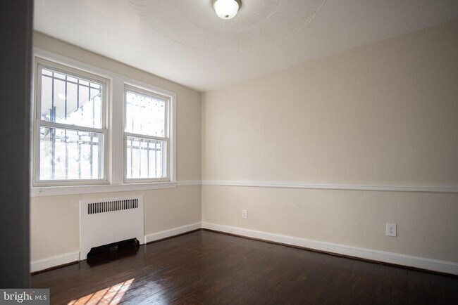 Building Photo - 1422 18th St SE