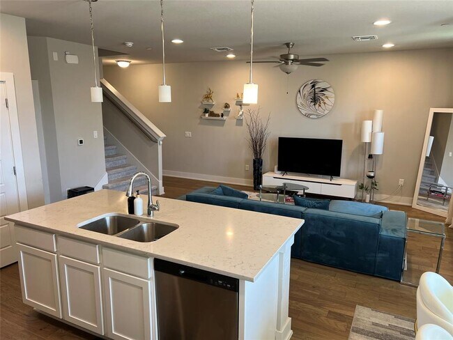 Building Photo - 11204 Gadsen Ln