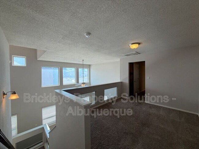 Building Photo - 7420 Tangerine Ct NE