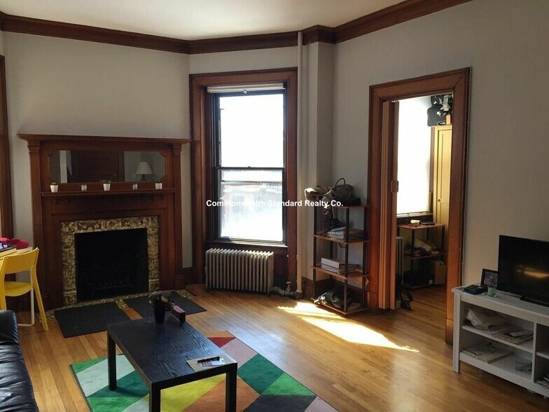 Building Photo - 849 Beacon St