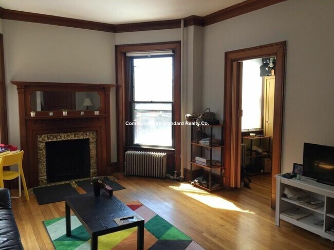 Building Photo - 849 Beacon St