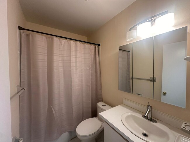 Building Photo - Cozy 1-bedroom unit in Fort Lauderdale!