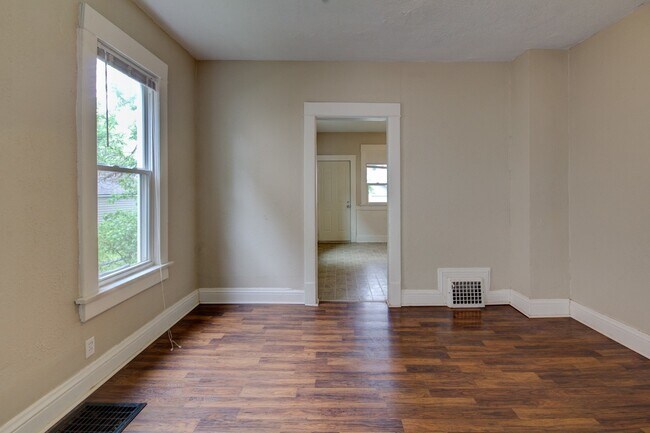 Building Photo - SL AAC1228