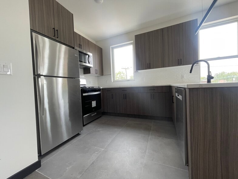132 Mallory Ave 301 - 138 Mallory Ave