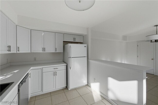 Building Photo - 514 11th Ave S