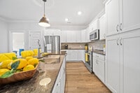 Building Photo - 1621 Spring Berry Ln