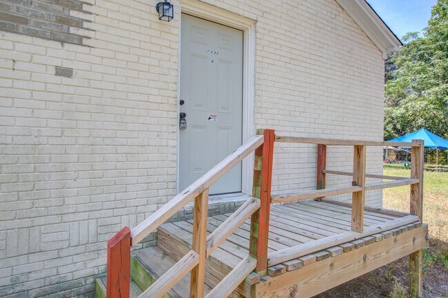 Building Photo - 7221 Patricia Dr